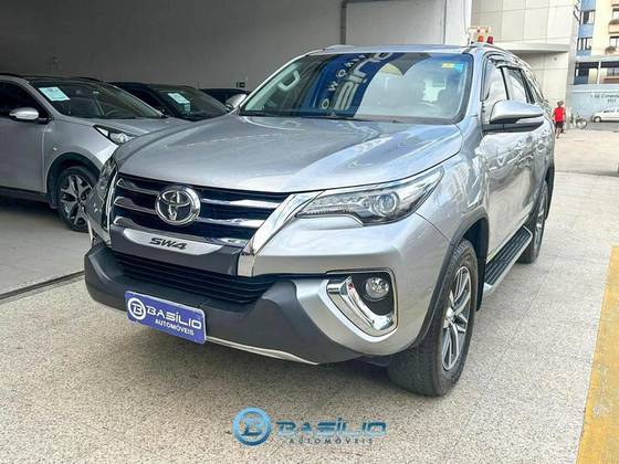 TOYOTA HILUX SW4 2.8 SRX 4X4 7 LUGARES 16V TURBO INTERCOOLER DIESEL 4P AUTOMÁTICO